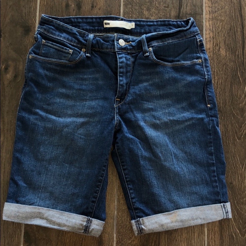 Levi’s bermuda shorts!